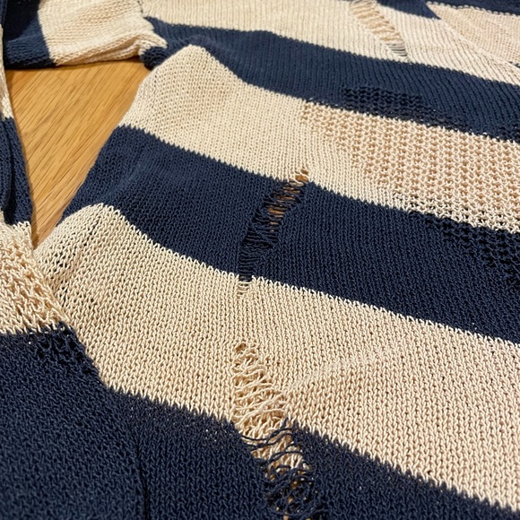 BCBG distressed cropped sweater - Picture 4 of 7